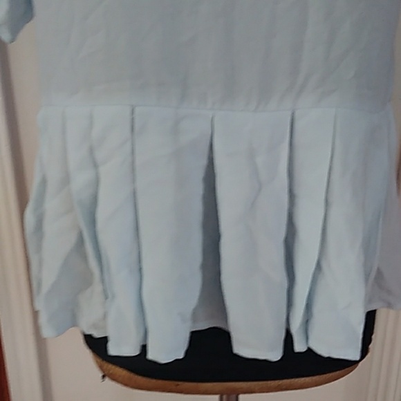 🏵NEW! BELLA LUXX BABY BLUE TOP WITH PLEATS MEDIUM - Picture 4 of 6